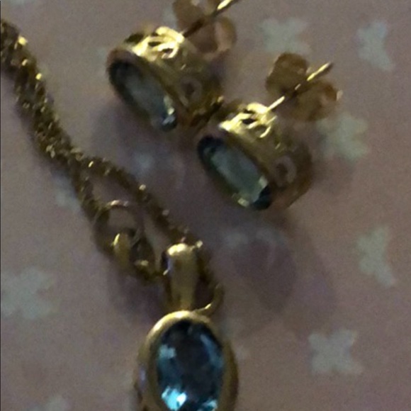 Blue topaz set in yellow gold: necklace and earrings - Picture 3 of 9